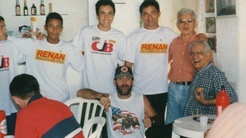 Essa foto de 2002, com Francisco, Isaac Ribeiro, Renan Ribeiro de Araújo, Floriano Bezerra de Araújo, Pedro Abech e Luciano Almeida, mostra como éramos jovens naquele ano de luta