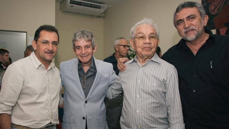 Na foto, Floriano Bezerra de Araújo com Juvêncio, Jair e Hermínio, líderes sindicalistas bancários, na inauguração do moderno Auditório José Campelo Filho, do Sindicato dos Bancários do Rio Grande do Norte
