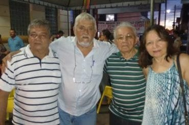 Na foto, Floriano Bezerra de Araújo com seus filhos Rosenberg Ribeiro (Bego) e Salusa Ribeiro, prestigiando Aldemir Lemos no lançamento do DVD deste pela ONG Direitos Humanos Net
