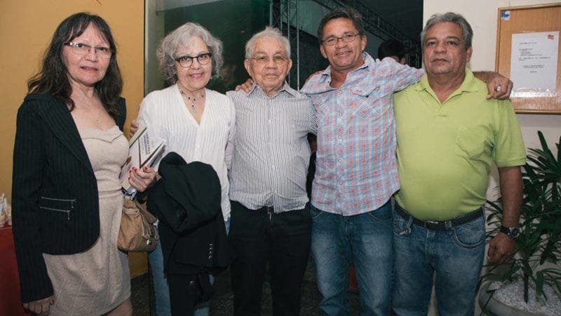 Na foto, Floriano Bezerra de Araújo com seus filhos Salusa Ribeiro de Araújo, Saly Ribeiro de Araújo, Renan Ribeiro de Araújo e Rosenberg Ribeiro de Araújo, na inauguração do Auditório José Campelo Filho, do Sindicato dos Bancários do Rio Grande do Norte