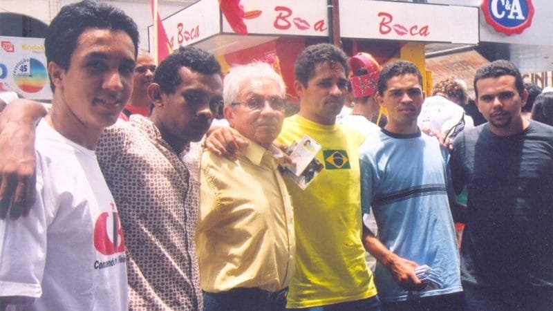 Na foto, Isaac Ribeiro, Flávio de Macau, Floriano Bezerra de Araújo, Renan Ribeiro de Araújo, Jeferson Andrade da Silva e Mozart Albuquerque Neto em evento petista no ano de 2002
